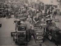 Pohled do dílny F2 muniční továrny MWH Holleischen