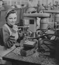 Pohled do jedné z dílen v muniční továrně MWH Holleischen