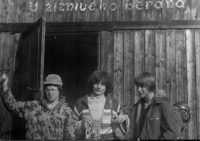 With friends at the cottage U Žíznivého berana, Zdeněk Matuszek on the left, ca. 1979-1980