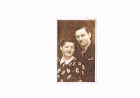 Gizela Goldstein-Waldova s manželom. Trebišov 1940 .