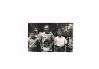 Eugen Wald, manželka Bluma  a ich tri deti: Šlomo, Jaakov a Sara, Tel Aviv 3.1950 .
