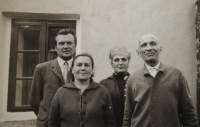 Rudolf Jurečka se sestrou Jarmilou a rodiči Aloisem a Marií, 1969