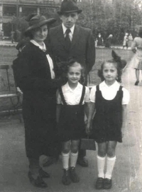 Frederike with parents and older sister. 