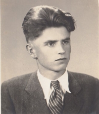 Milan Jindrák, maturitní foto, 1949