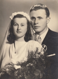Anna Hejdová with her husband, wedding photo, 1949