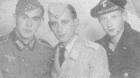 1943, širší rodina pamětníka. Bratranec Gerold (ponorkář), strýc Josef Altman (Afrika) bratranec Gerhard (SS vlevo)