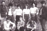 Eva Králiková so svojimi žiakmi, školský rok 1985-86.
