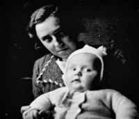Karel Soukup s maminkou Emilií, leden 1938