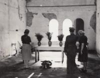 Vnitřek sekyrárny v Plötzensee v době návštěvy Bohumily Šmolíkové roku 1968