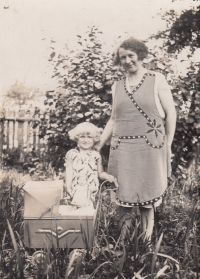 Little Růžena Čiháková with her mother Růžena Školníková in the 1930s in Semín in the garden