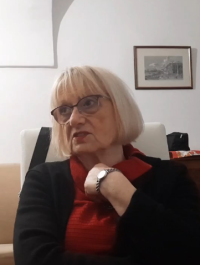 Dénes Judit 2023-ban, interjúkészités közben.