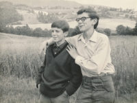 S mladším bratrem v Liberci, červenec 1966