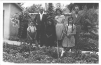 Rodina Istenesovcov okolo roku 1963