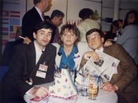 Березень 1996 — Гановер виставка CEBIT, зліва направо: Станіслав Міхновський,  Елліна Шнурко-Табакова,  Олексій Єфетов