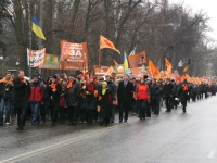 6 грудня 2004 року — Hi-tech марш в підтримку демократії в Києві, четверта зліва  Елліна Шнурко-Табакова