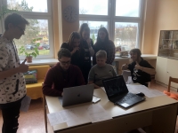 Tým při práci na reportáži