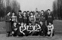 Milan Černín (druhý zleva dole) / Ostrava / začátek 50. let