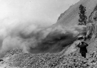 Výbuch uhelného prachu v pokusném dole / asi 1964