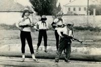 Гра "Зарніца" у піонерському таборі, 1979