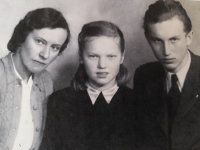 Tamara Kobosilová s maminkou a bratrem