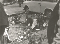 Pieta na miestach úmrtí počas rumunskej revolúcie, Bukurešť, december 1989.