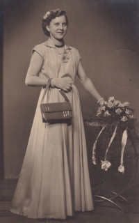 Hildegarda Stříbná, 17 let