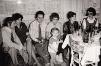 Stanislava Kulová s rodinou, 1973, uprostřed s manželem Zdeňkem