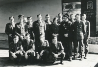 Tomáš Finger (pátý zprava) v roce 1978 na Vojenské politické akademii Klementa Gottwalda