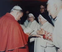  Sestra Bohdana při setkání s Janem Pavlem II. 