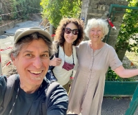 Marta Ernyeiová (vpravo) s  muzikanty z USA