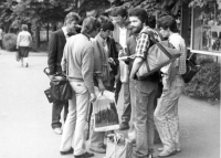 Команда Валерія Грищука на виборах народних депутатів СРСР навесні 1989 р. Андрій Куликов другий зліва 