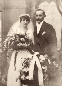 Svatební fotografie rodičů – Anna a Rudolf Peukerovi, 1925