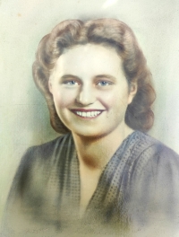 První žena Rudolfa Zajíčka Růžena Jirausch, se kterou se seznámil v Chabařovicích a měl s ní dceru Evu (*1946)