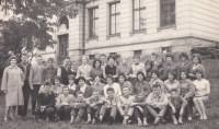 Školní foto z ročníku 1961-1962, Alfred Neudörfer v první řadě třetí zleva