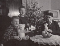 Vánoce v roce 1961, Alfred Neudörfer uprostřed 