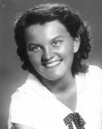 Zdenka Kopecká, 18 let, 1951
