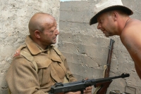 Václav Marhoul (vpravo) při natáčení filmu Tobruk (premiéra 2008) v tuniské poušti