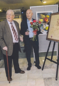 Pamětník (vlevo) se Stanislavem Kubínem na vernisáži, 5. února 2024