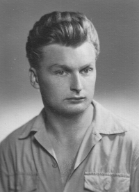 Jiří Sklenička jako voják základní vojenské služby, kolem roku 1949