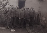 Tatínek Ludmily Petrové s ostatními četníky
