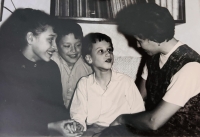 Marie Papoušková s dětmi 