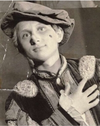 Miroslav Lebduška v divadelním představení Cyrano z Bergeracu, 1960