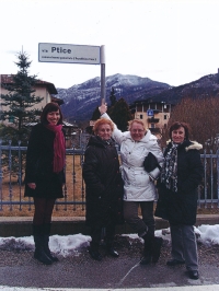 Pamětnice s italskými přáteli, Mezzolago, slavnostní odhalení Ptické ulice, cca 2009