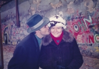 Pamětnice a Franco Nero v Praze při tlumočení, 1992