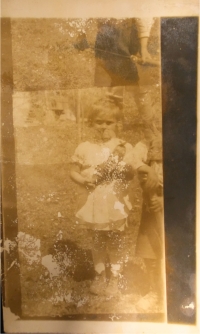 Helga ako malé dievča