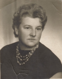 Anna Sazamová in 1962