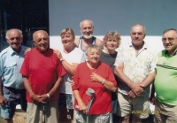 Anna Sazamová with her siblings in 2011