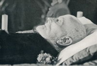 Posmrtná fotografie Tomáše Garrigua Masaryka