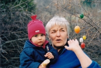 Pavla Líhařová s vnučkou, 1996