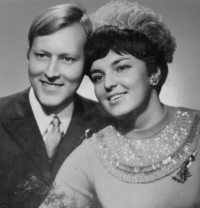 Svatební foto manželů Líhařových, 1969